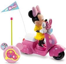 Minnie et son scooter radiotélécommandé