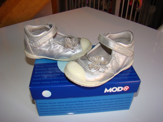 Chaussures MOD'8 - Achetées 77€ - Vendues 15€ - Taille 21