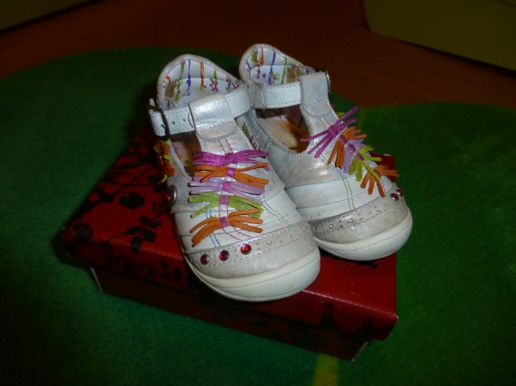 Chaussures CATIMINI - Pointure 23 - 25€ hfdp