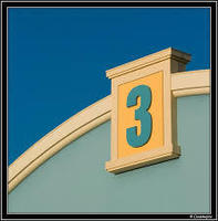 trois (9)
