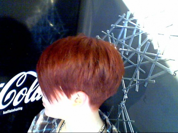 recherche photos coiffures courtes derriere et plus long devant