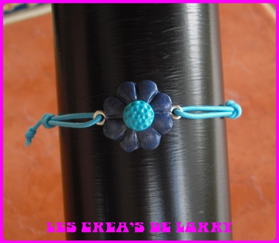 Bracelet fleur 3,50 € marine et turquoise