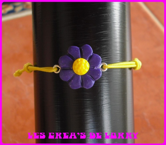 Bracelet fleur 3,50 € violet et jaune