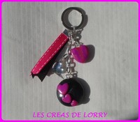 Porte-clef coeur 8 € violet sur noir