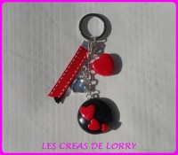 Porte-clef coeur 8 € rouge sur noir