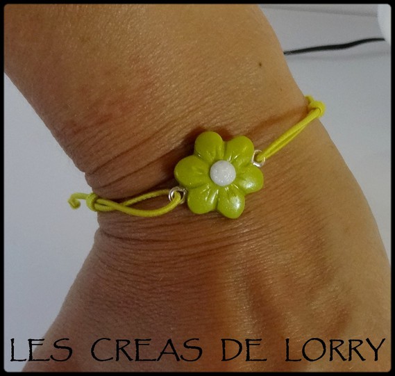 Bracelet fleur 3,50 € jaune anis nacré