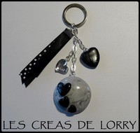 Porte-clef coeur boule gris et noir