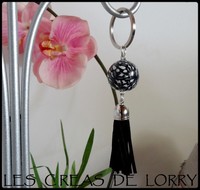 Porte-clef boule 6 € noir blanc gris pompon noir