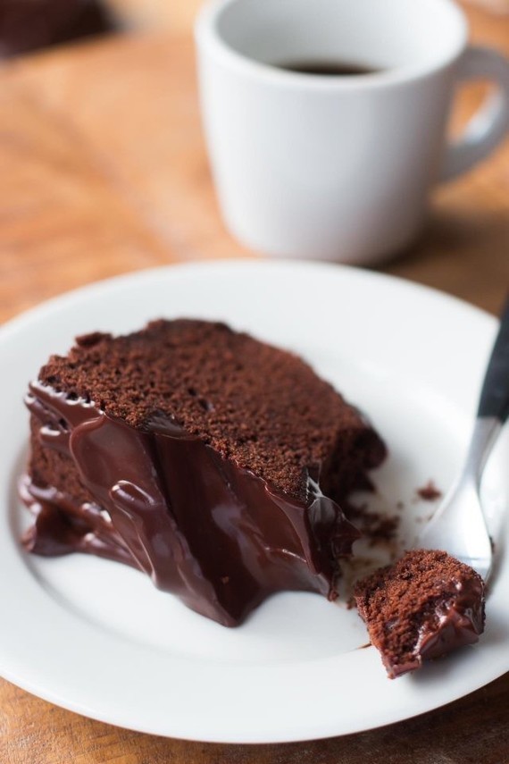 double-chocolate-bundt-cake-with-chocolate-glaze-recipe-10-640x960