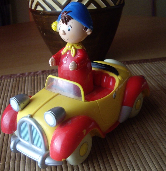 voiture télécommandée oui oui