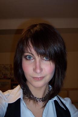 Cheveux noirs yeux bleus Cheveux noirs yeux bleus