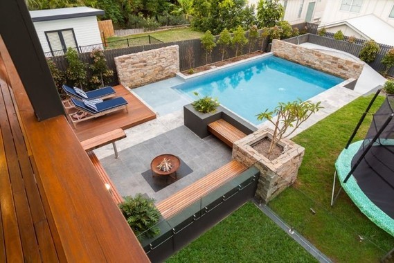 Piscine Exterieur Moderne Brise Vue Pierre Chaises Longues Vasque Feu Bancs Piscines De Reves Etre Soi Photos Club Doctissimo