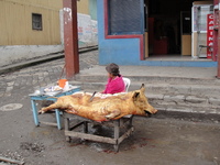 Cochon grillé dans la rue