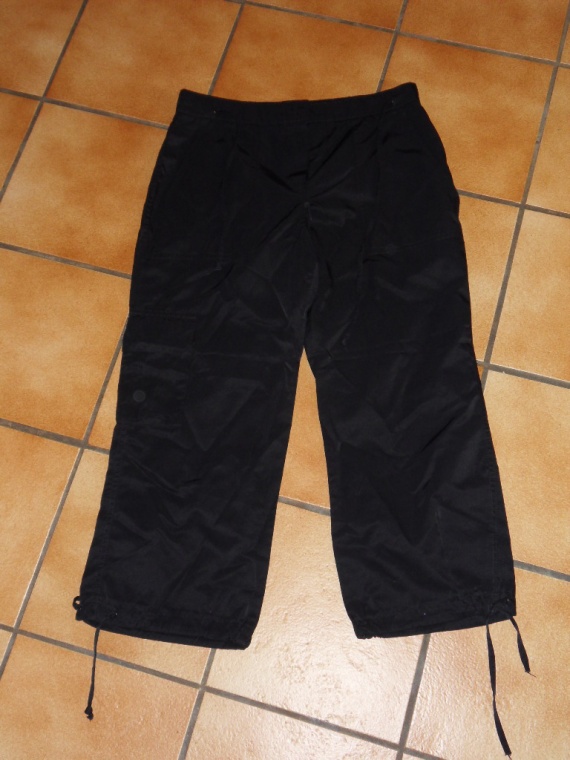 1€ € ETAM T 38  Pantalon 3/4 noir TBE