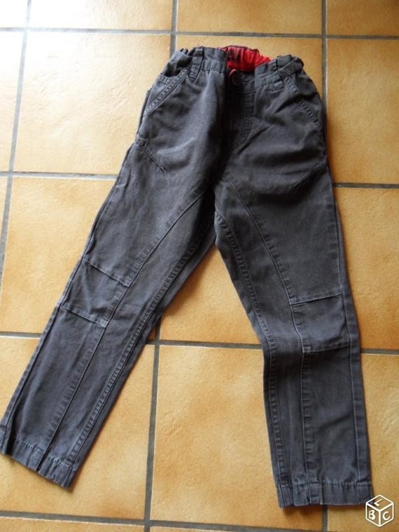 2€ pantalon gris carreaux 6 ans