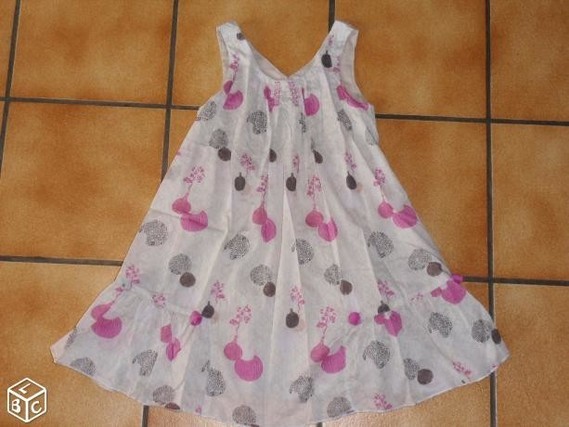 6€ robe fluide Taille 6 ans