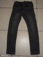 3€ pantalon en jean gris foncé NKY taille 8 ans