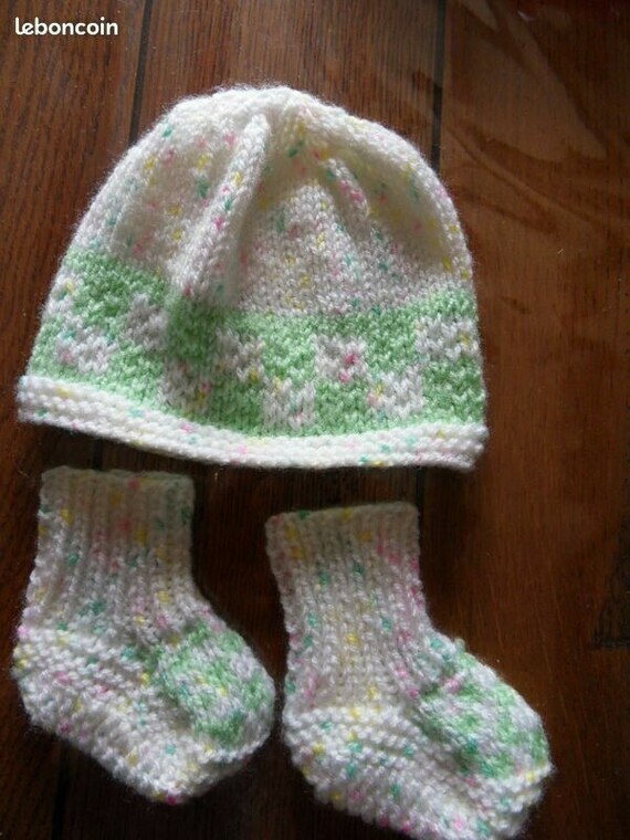2€ Bonnet et chausson naissance tricoté main