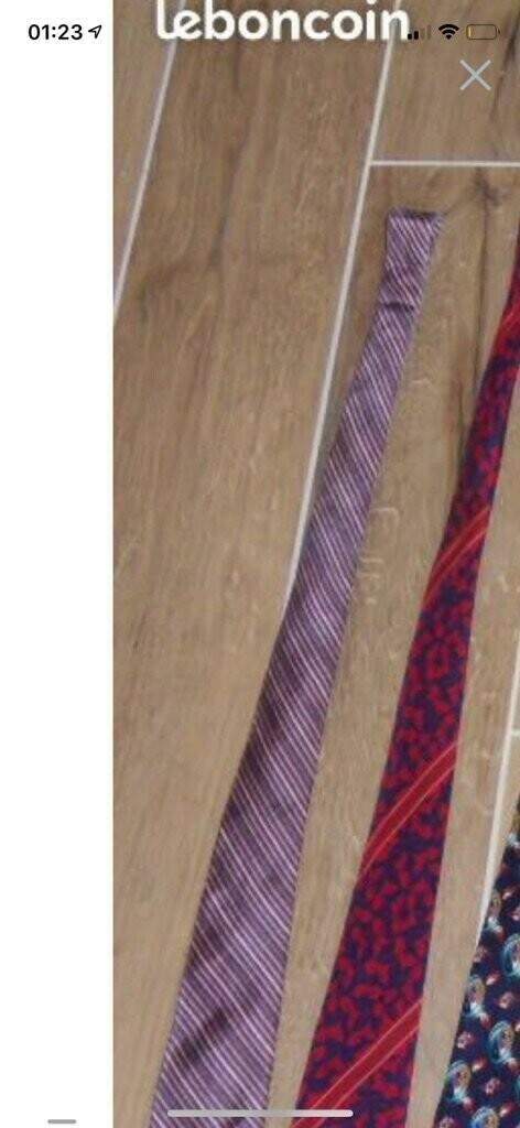3€ une cravate mauve YSL Laura K LBC le 11-07-22