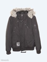 10€ Manteau noir CELIO à capuche Taille S valant 16 ANS