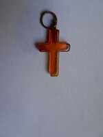7€ Petite croix en ambre 15 x 22mm Marjolaine T LBC le 02-07-24