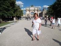 Paris, parc des Tuileries avec Arc de Triomphe du Caroussel
