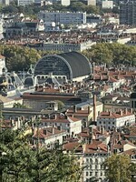 L’opéra de Lyon bâtiment noir