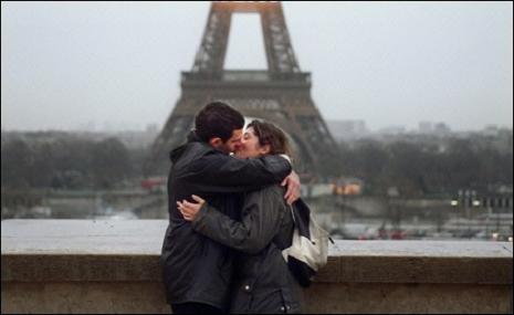 couple tour Eiffel