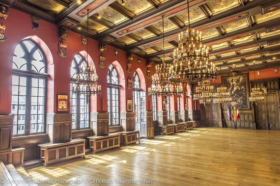Le salon gothique de l'hôtel de ville de Mons