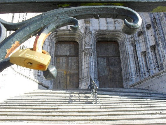 Escalier monumental - Collégiale Sainte-Waudru