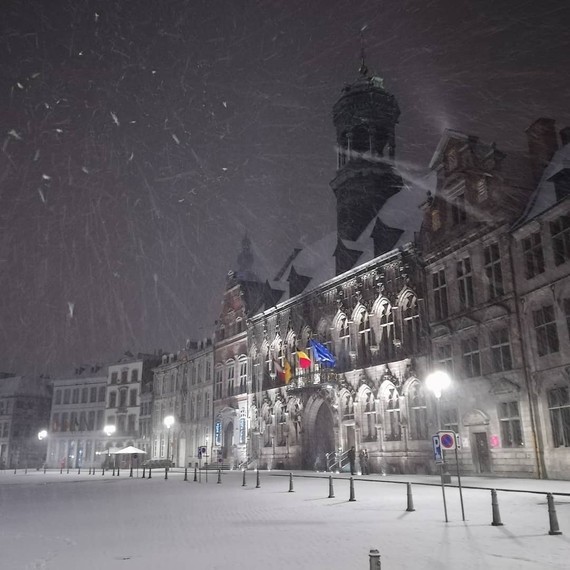Grand-Place de Mons sous la neige