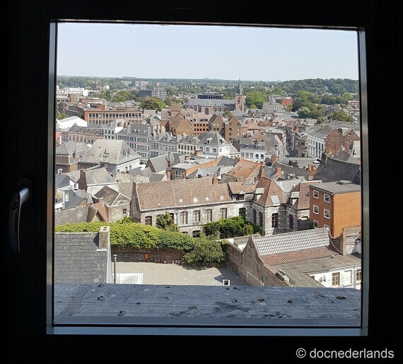 A travers les fenêtres du beffroi (04) / Mons, Belgien