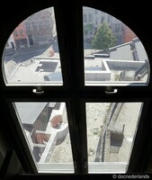 A travers les fenêtres du beffroi (01) / Mons, Belgique
