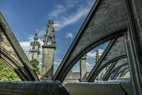 Sous les arcades gothiques - Beffroi  de Mons