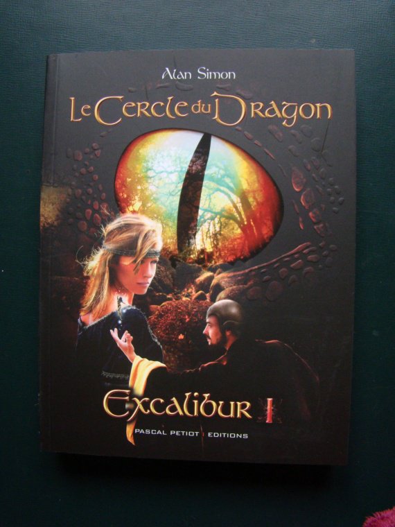 excalibur tome 1 le cercle du dragon 5€