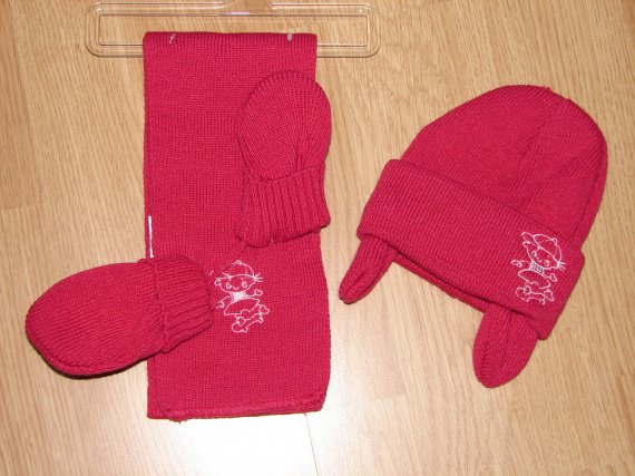 Bonnet/gants/écharpe neuf