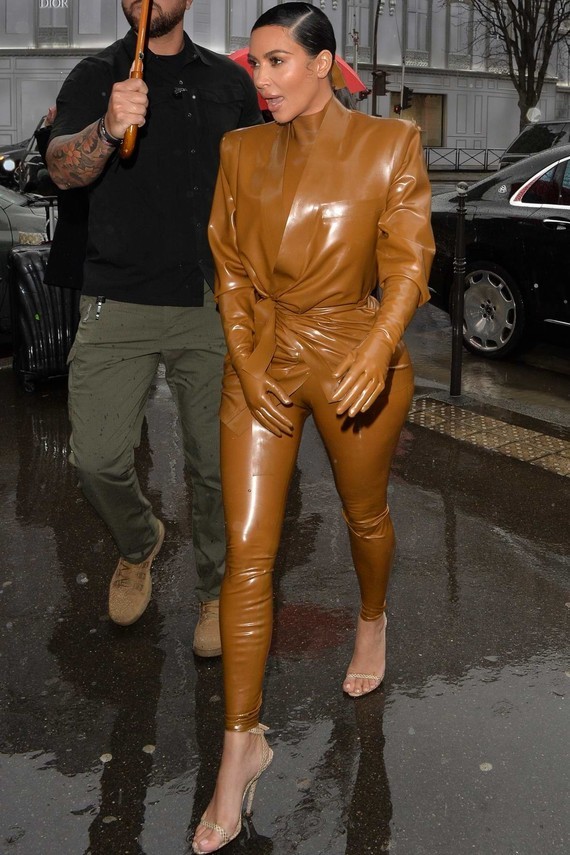 kim-kardashian-dons-balmain-latex-outfit-as-she-steps-out-after-kanyes-sunday-service-at-theatre-des