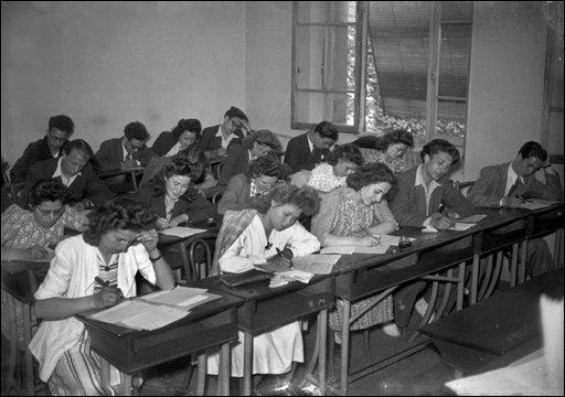 1924 Uniformisation des programmes scolaires fille/garçon et baccalauréat unique