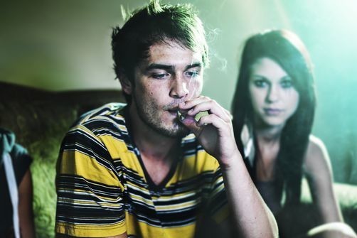 Le cannabis séduit moins les jeunes de 17 ans