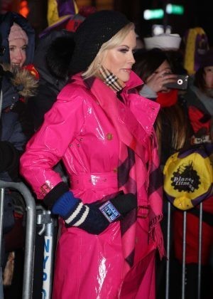 Jenny-Mccarthy_-2018-New-Years-Eve-Celebration-in-Times-Square--06-300x420