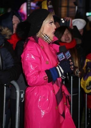 Jenny-Mccarthy_-2018-New-Years-Eve-Celebration-in-Times-Square--02-300x426