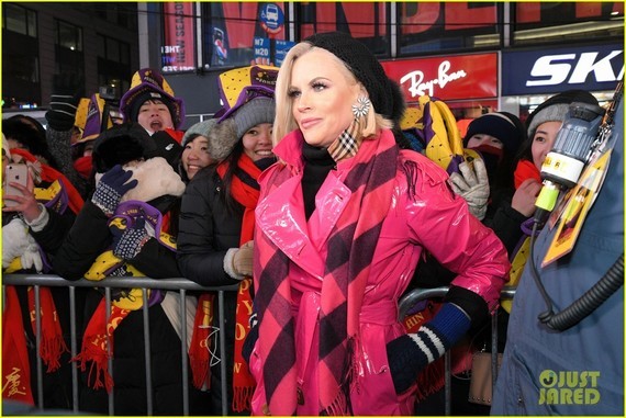 heres-how-jenny-mccarthy-stayed-warm-during-new-years-eve-07