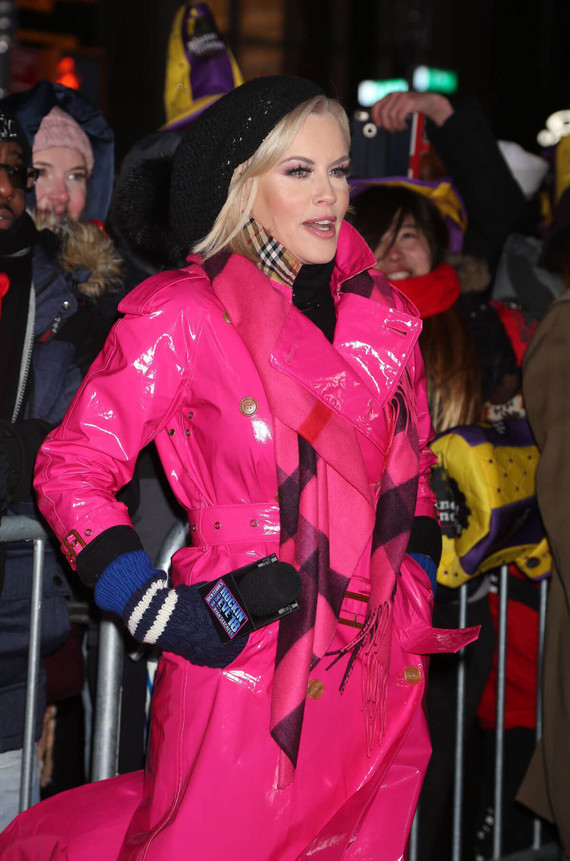 Jenny-Mccarthy_-2018-New-Years-Eve-Celebration-in-Times-Square--09-662x1072