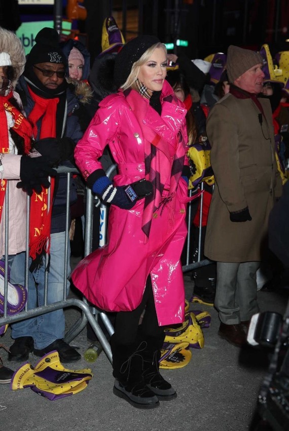 jenny-mccarthy-at-the-2018-new-years-eve-celebration-in-times-square-in-nyc-12-31-2017-1-768x1147