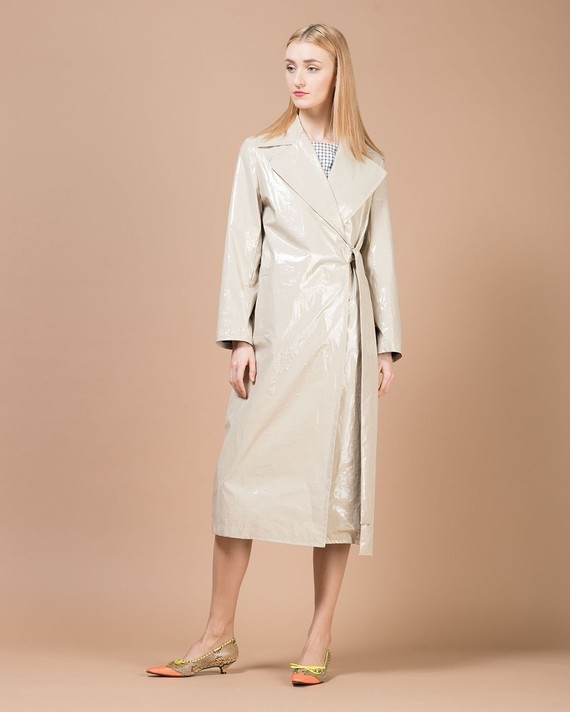 alessia-xoccato-beige-vinyl-trench-front-view_01A_1500x