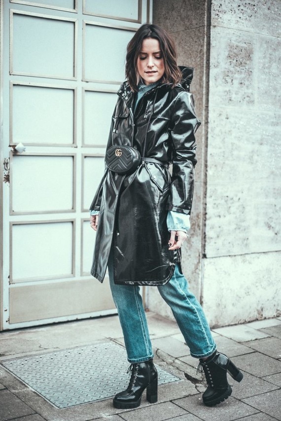 vinyl-coat-outfit-beltbag-gucci-streetstyle-lisa-pedigrew-fashion-blog-768x1152