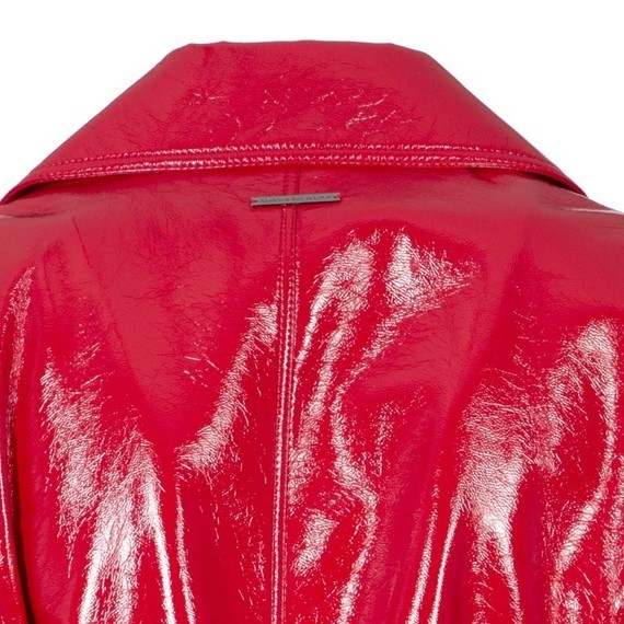 trench-coat-in-red-patent-leather5