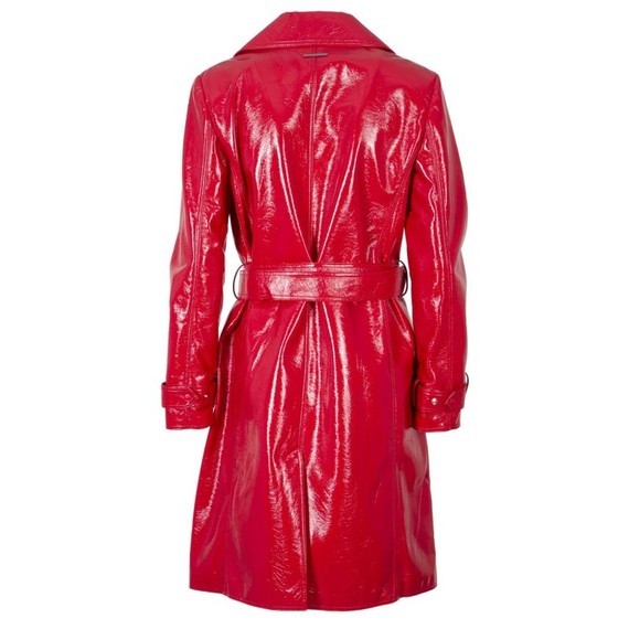 trench-coat-in-red-patent-leather4