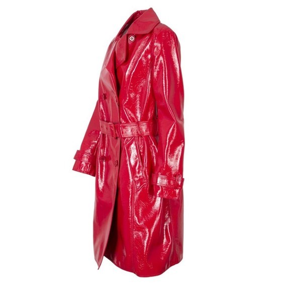 trench-coat-in-red-patent-leather3