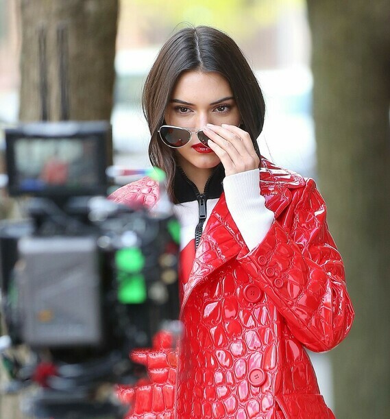 kendall-jenner-on-the-set-of-a-photoshoot-in-new-york_15